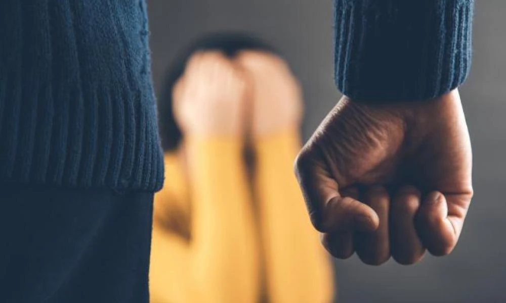 Νέα καταγγελία για ενδοοικογενειακή βία: «Ο άντρας μου με χτύπησε - Απειλεί να με σκοτώσει»